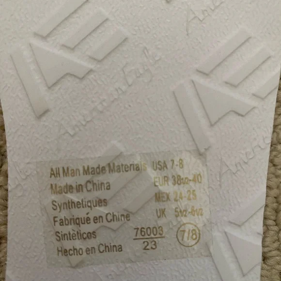 NWT American Eagle white flip flops - Picture 5 of 5